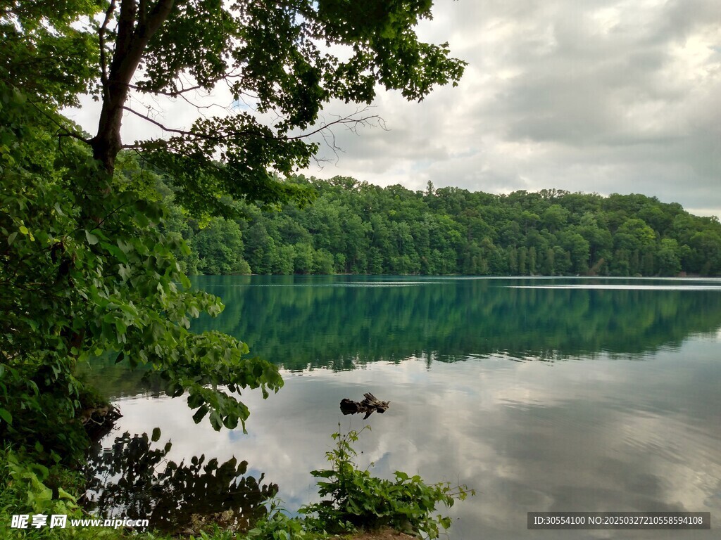  湖泊图片