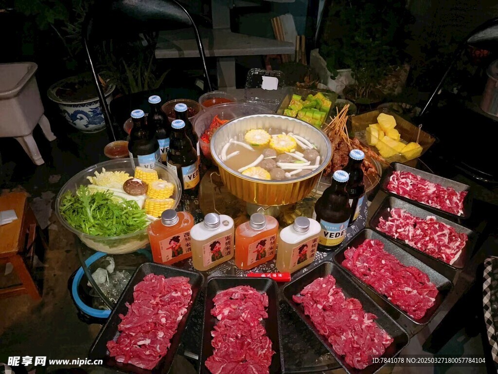 丰盛牛肉火锅图