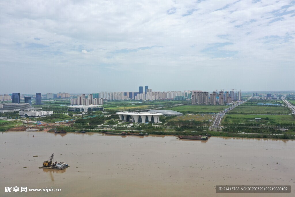 江边河滩