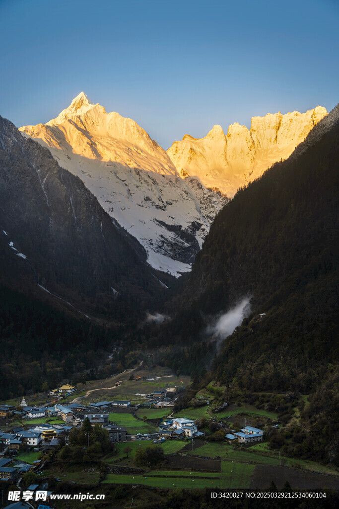 日照金山