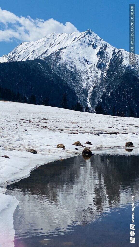 雪山 云彩 湖泊