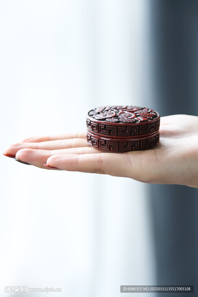 红色漆器