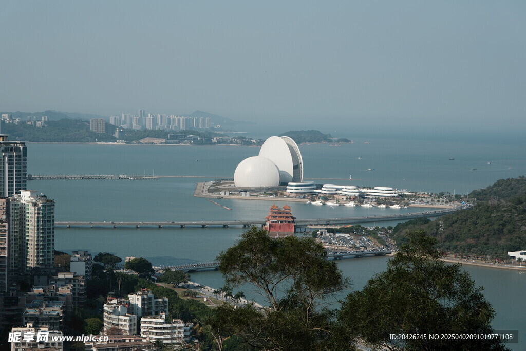 远眺珠海大剧院