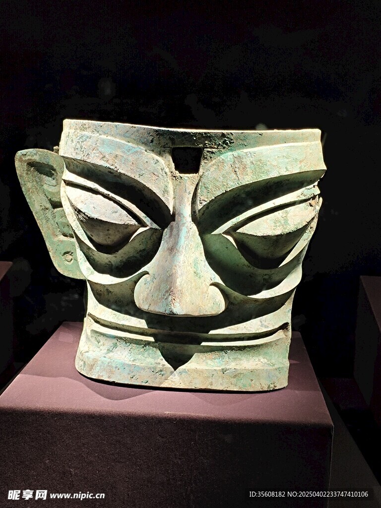 三星堆大面具铜像