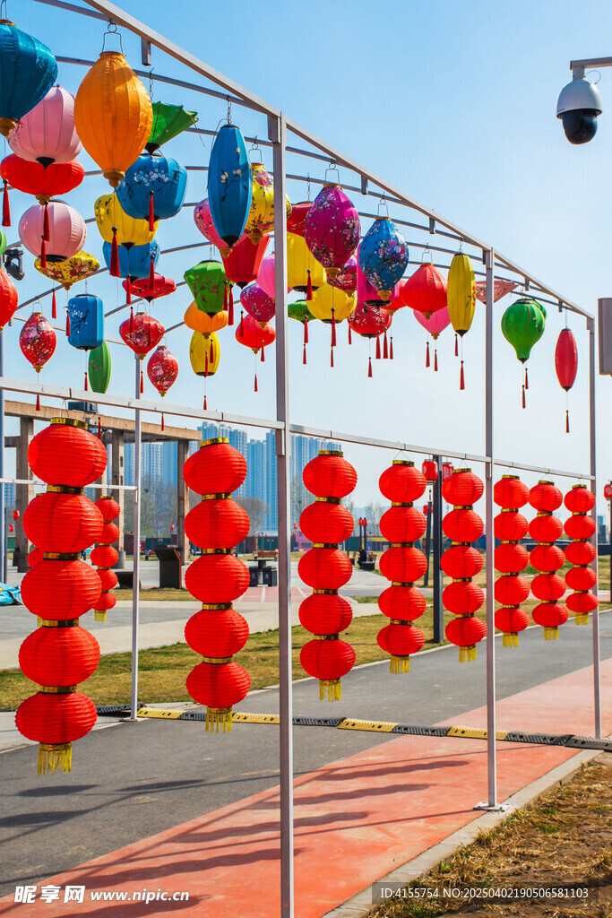 工业风彩色灯笼节日场景