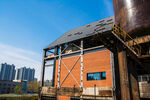 红砖金属屋顶工业建筑