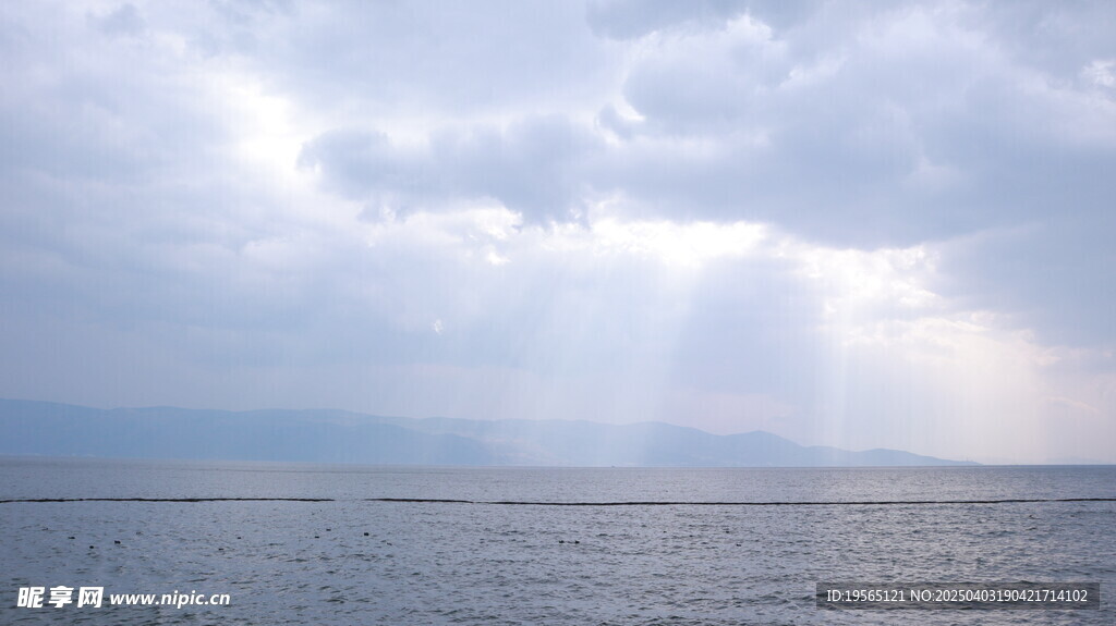 大理洱海太阳光