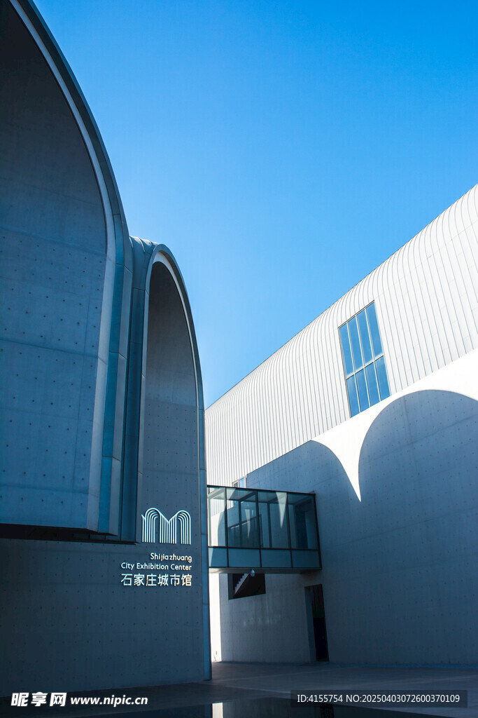 石家庄城市馆流线型标识建筑