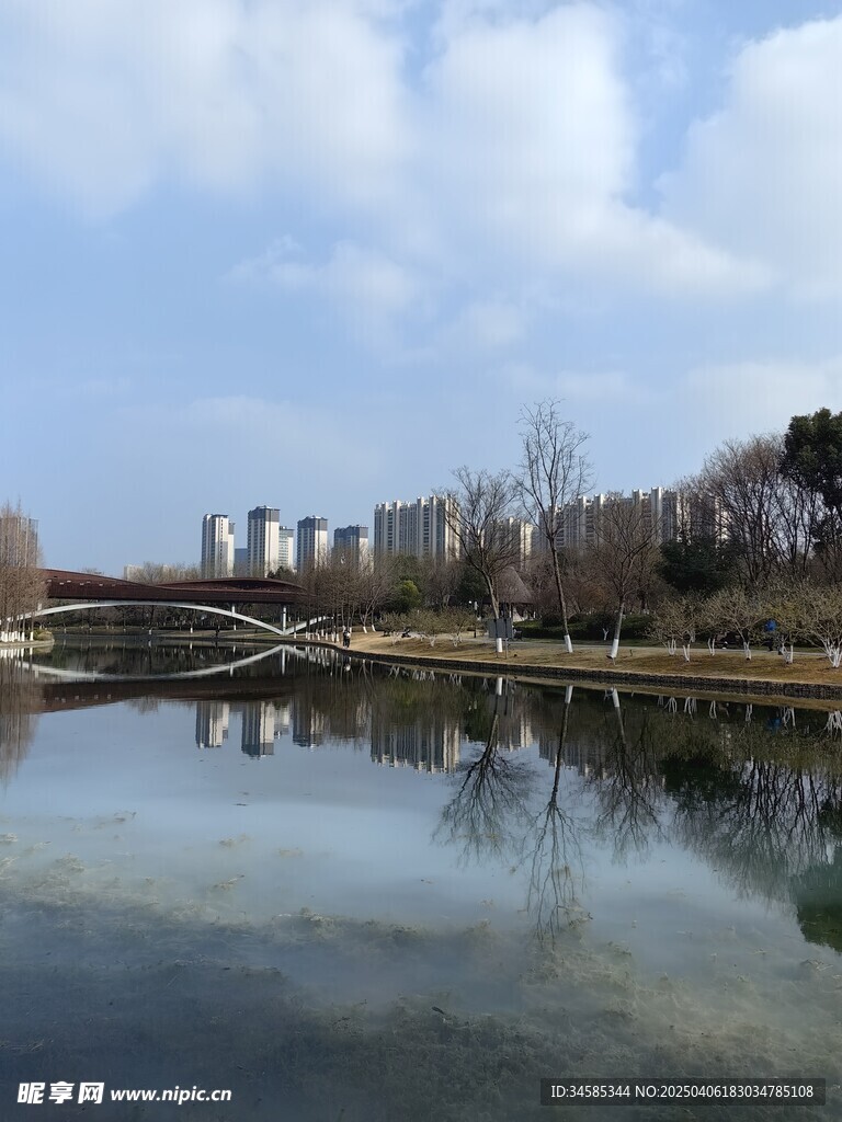 天空与河 
