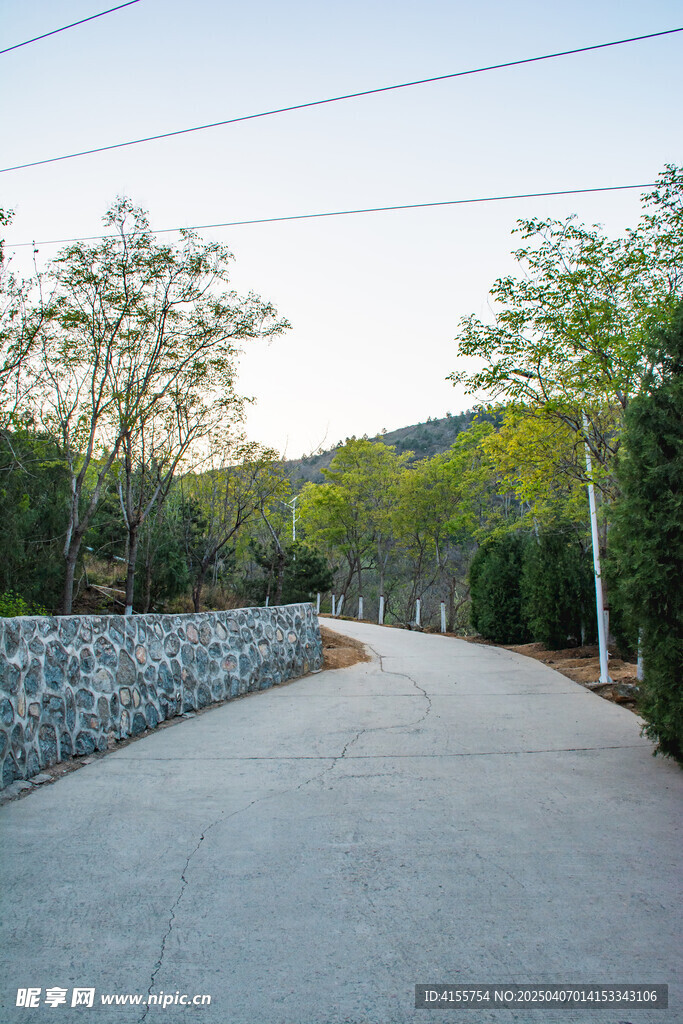 水泥道山路