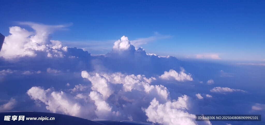 坐飞机 天空 白云