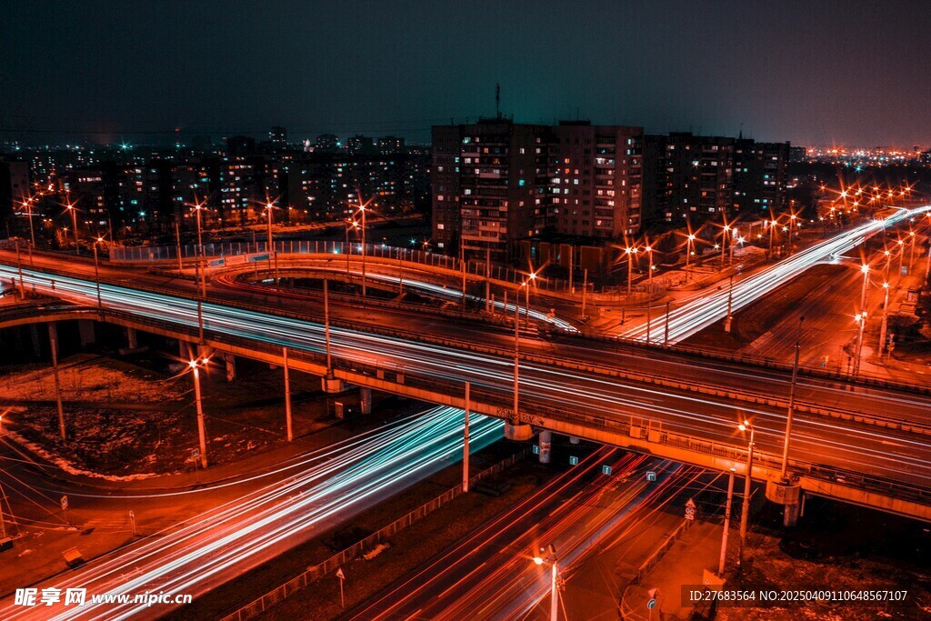 夜晚的公路