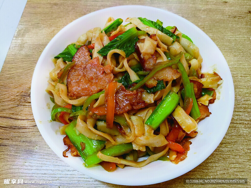 腊肉刀削面