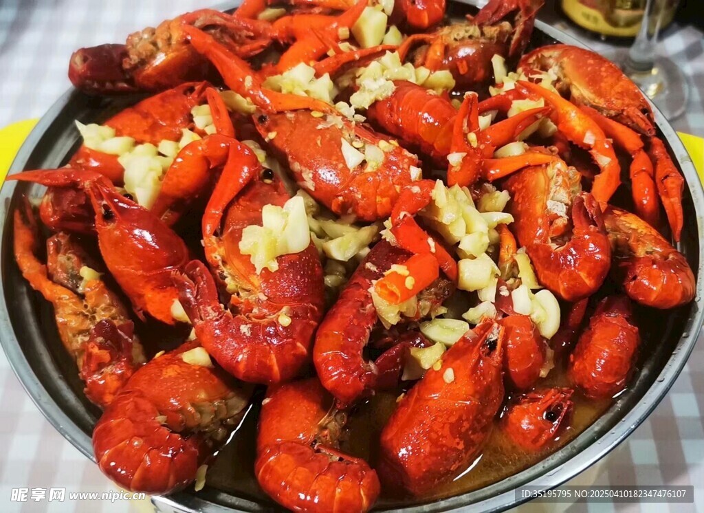 美味蒜蓉小龙虾诱人呈现