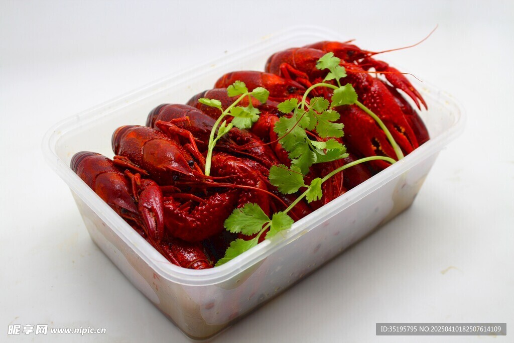 美味小龙虾 点缀清新香菜