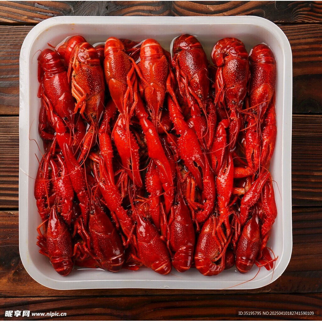 盘中鲜辣小龙虾诱人