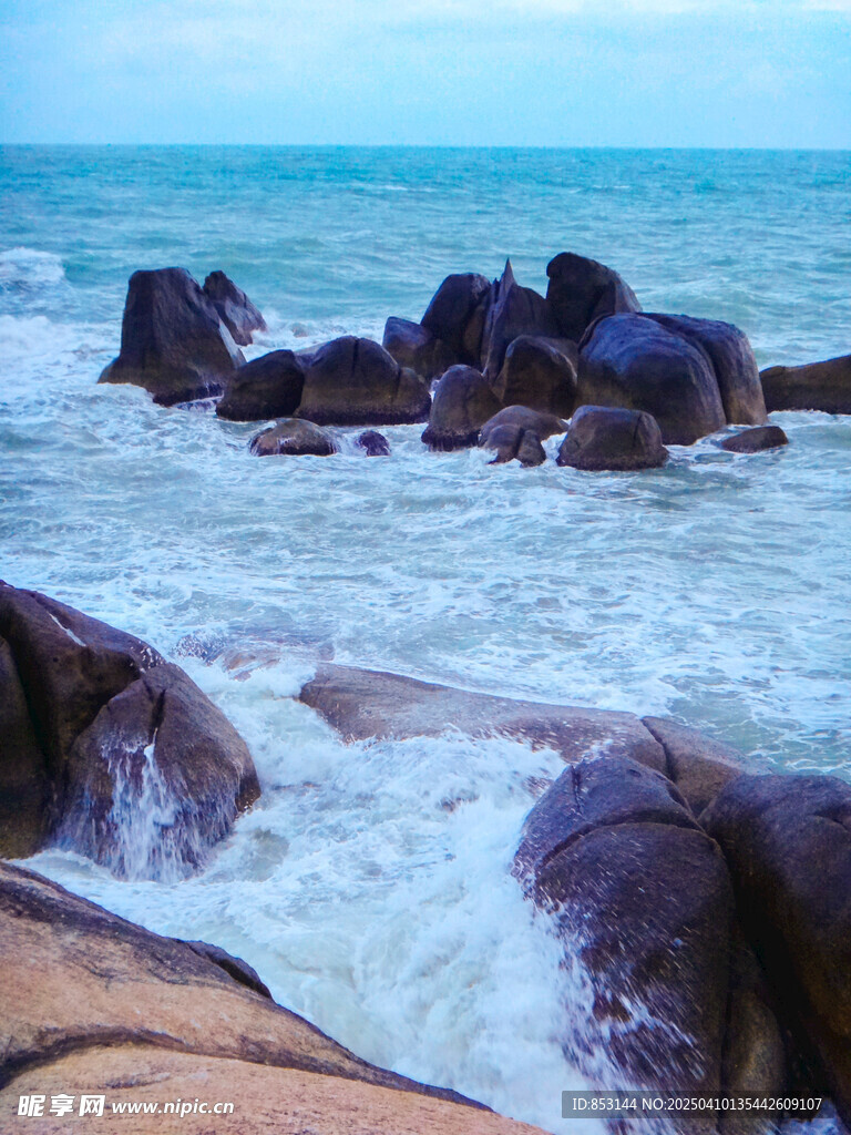 海滩礁石 