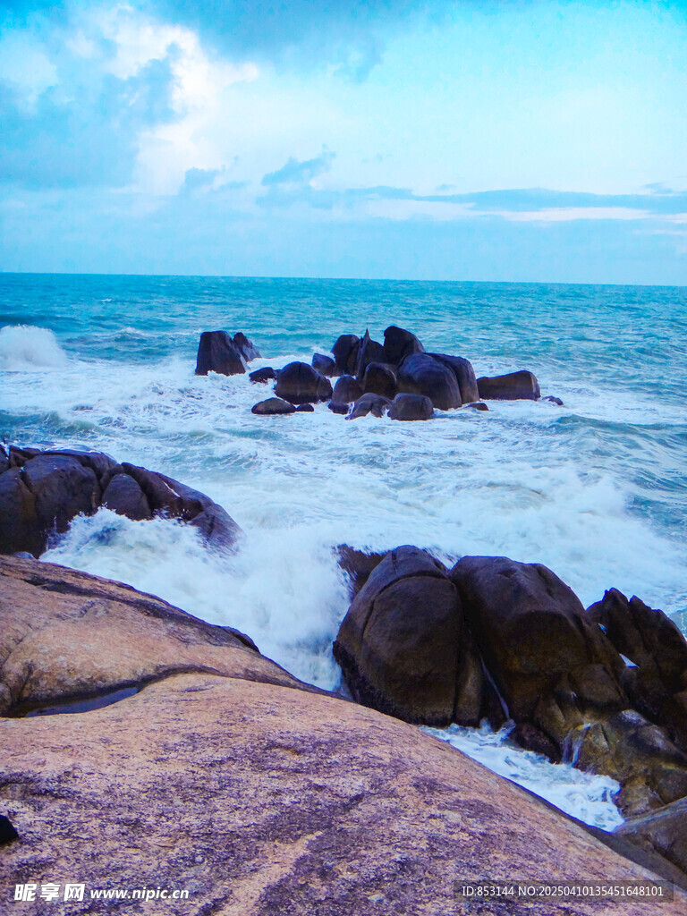 海滩礁石