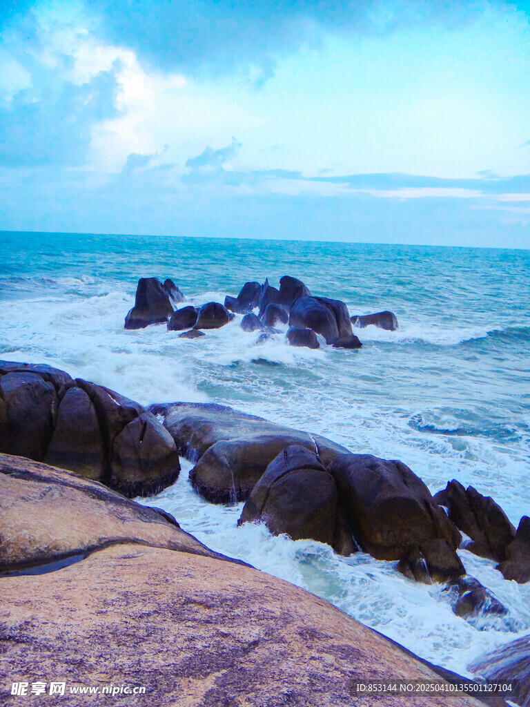 海滩礁石