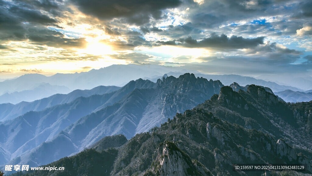 湖北恩施山峦自然景观