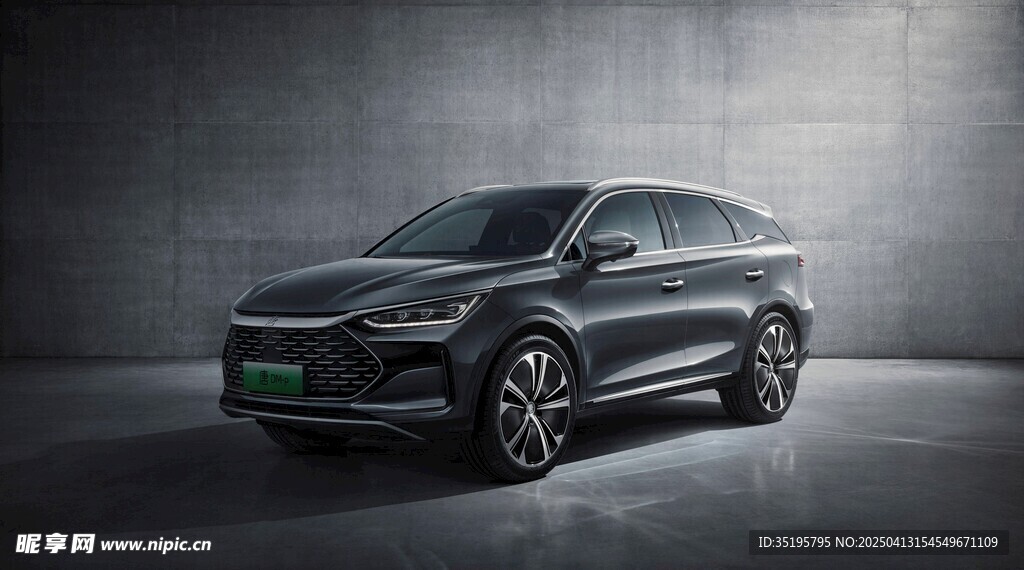时尚动感黑色新能源SUV