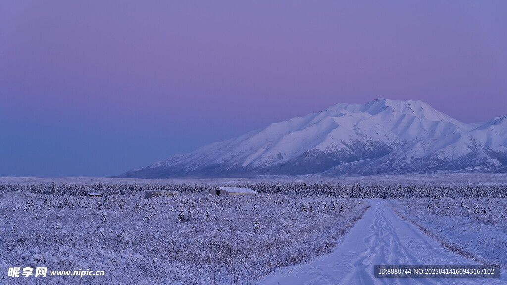 雪野远山的梦幻暮色