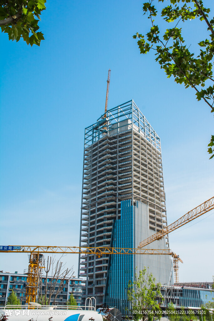 高楼建设中 塔吊林立