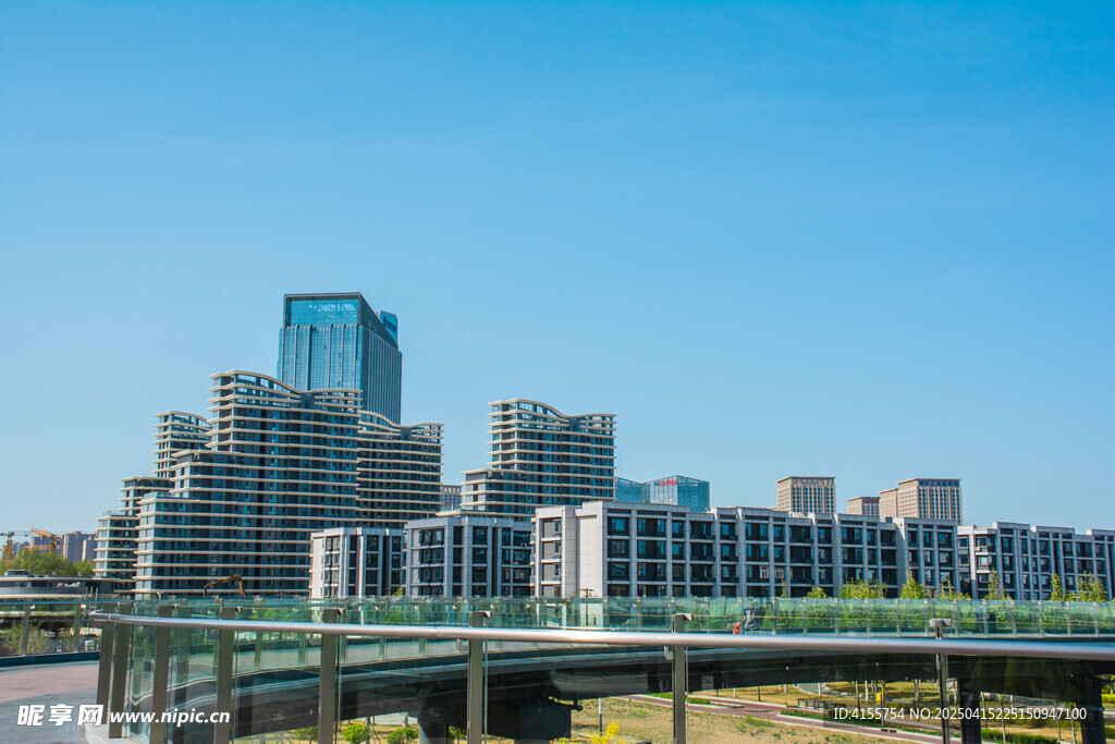 城市天际线与桥梁景观