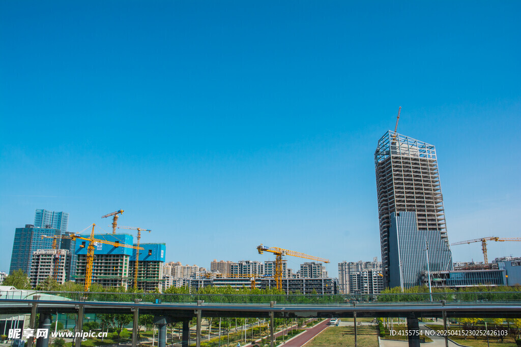 城市建设景象 高楼与塔吊