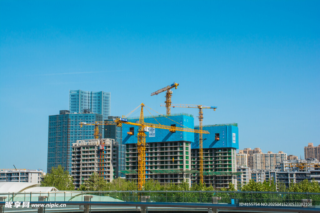 城市在建高楼施工现场
