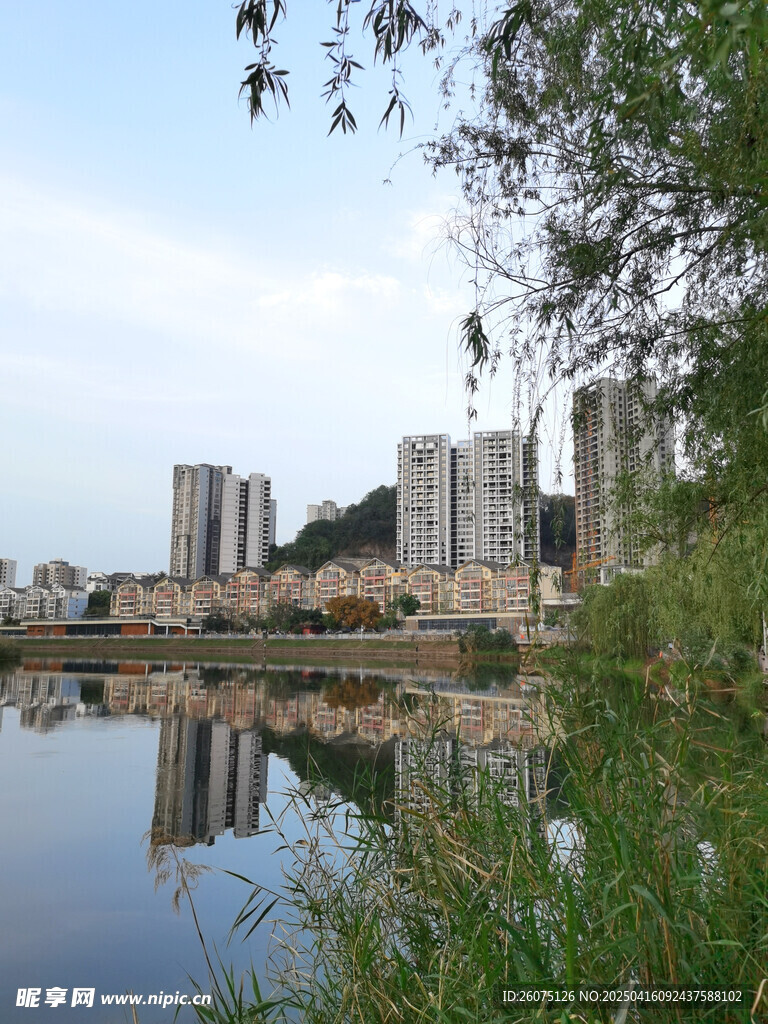 河边高楼