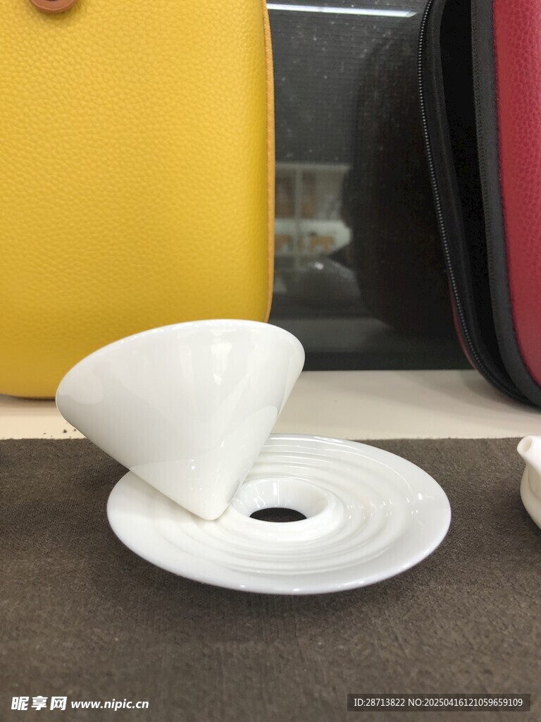 白瓷品茗杯盘