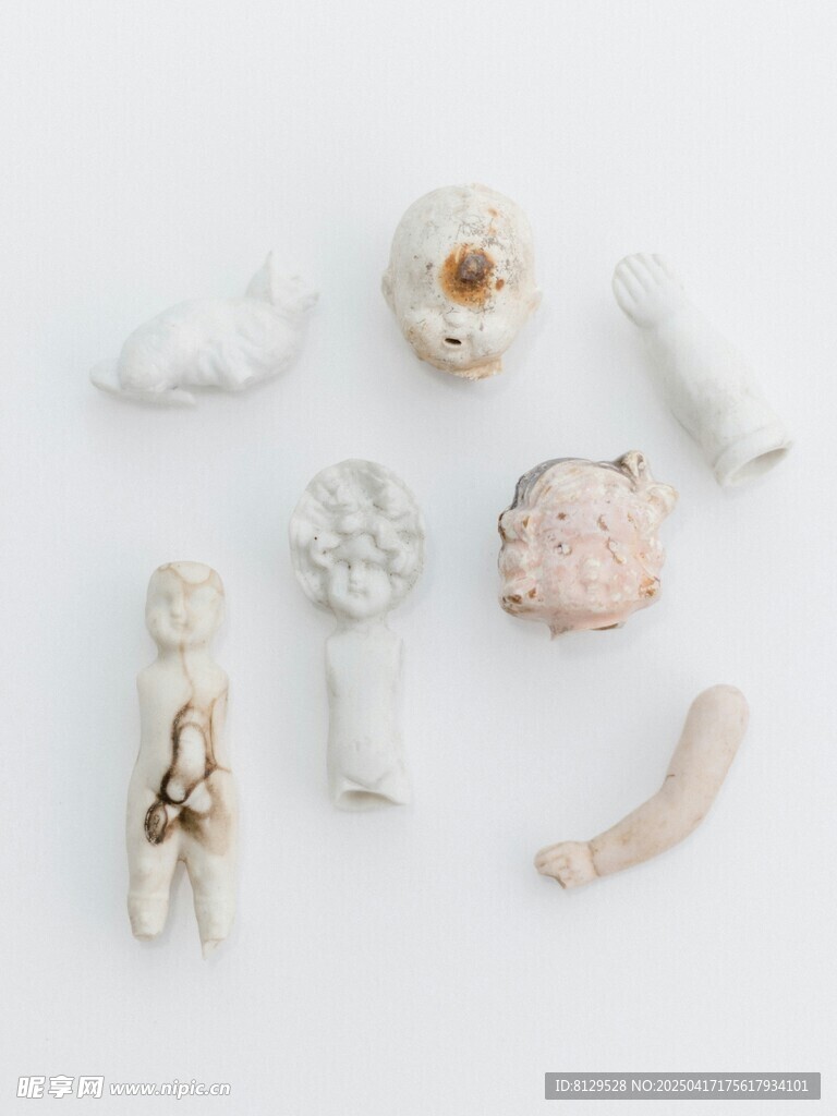 精致白色陶瓷小摆件