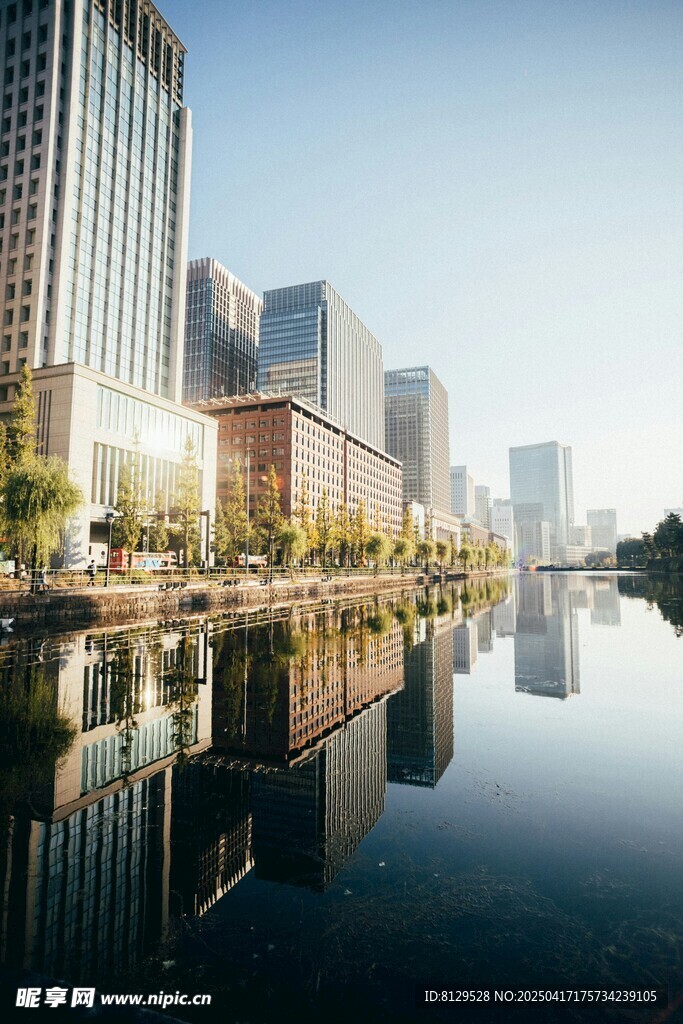 城市河畔现代建筑景观