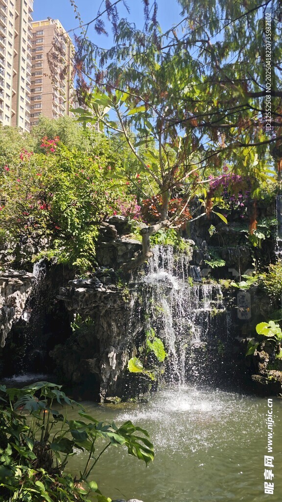 城市中的自然瀑布景观