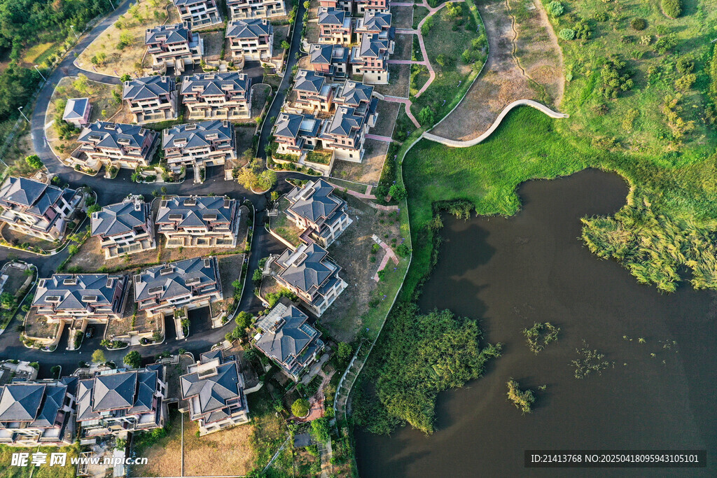 湖畔住宅区鸟瞰美景