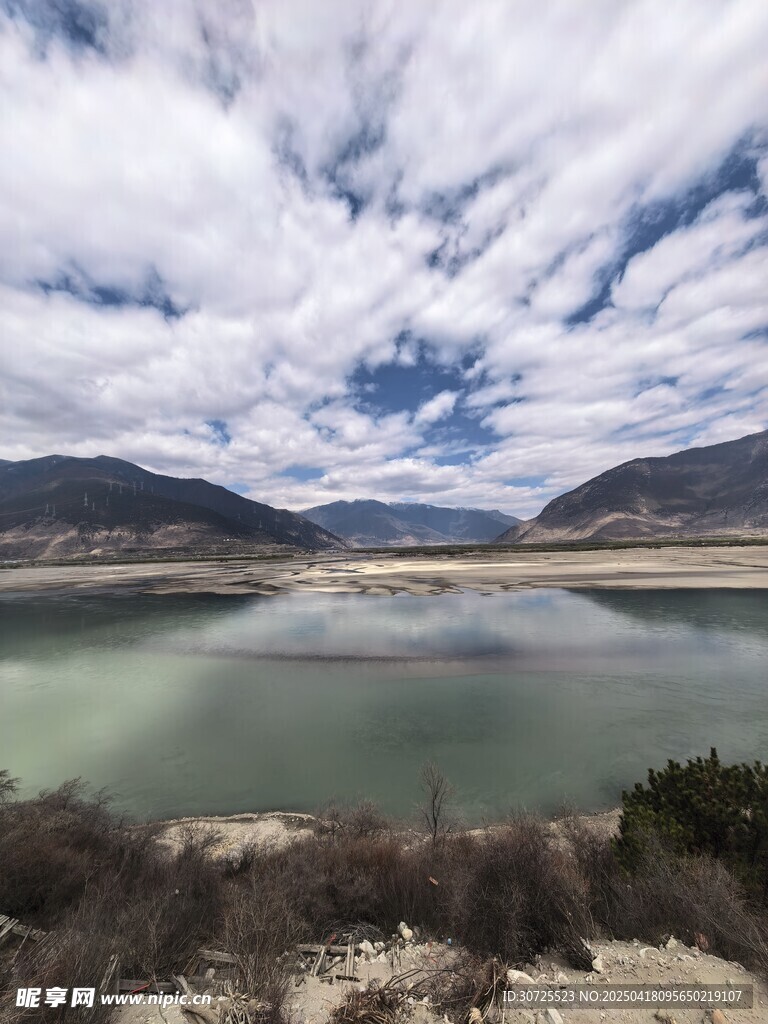 雅鲁藏布江