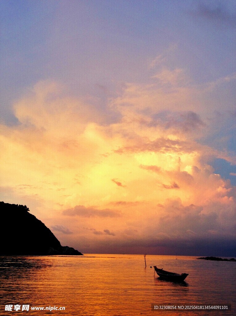 海上黄昏小船美景