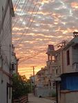 夕阳下的城镇街道美景
