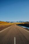 旷野中的延伸公路