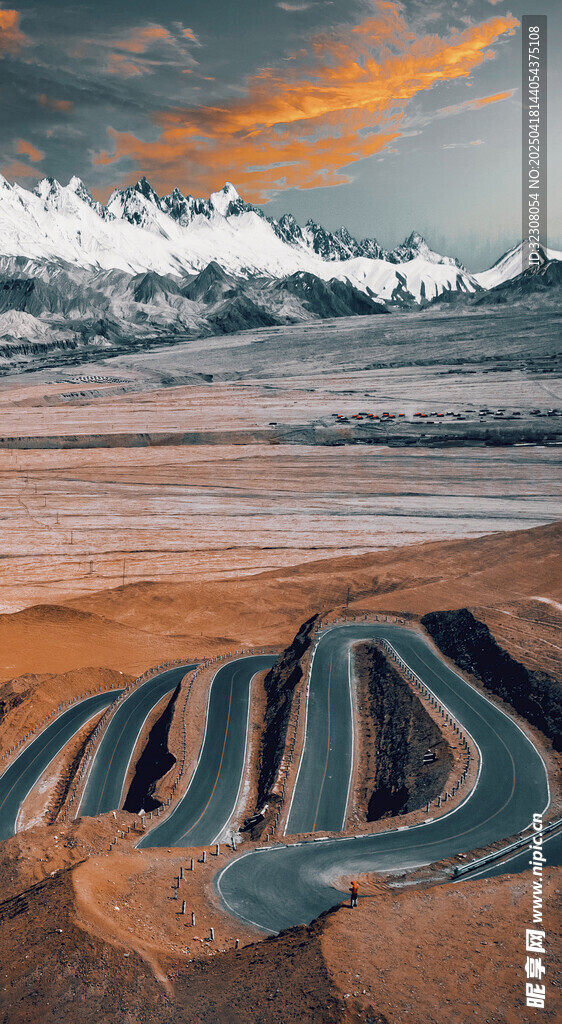 蜿蜒公路与壮丽雪山景观