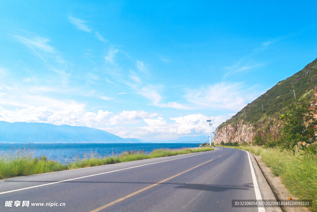 湖畔公路美景