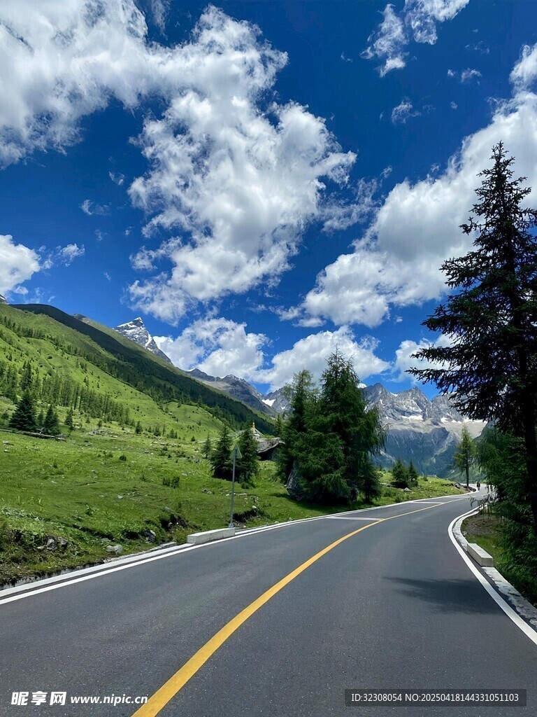 山间公路美景