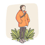 穿橙色外套的站立男子