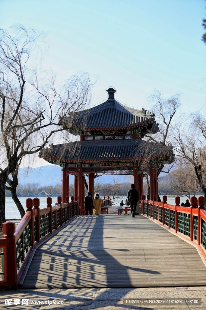 湖畔古亭美景