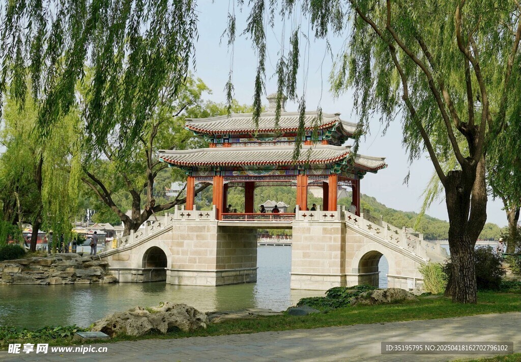 中式园林石桥楼阁美景