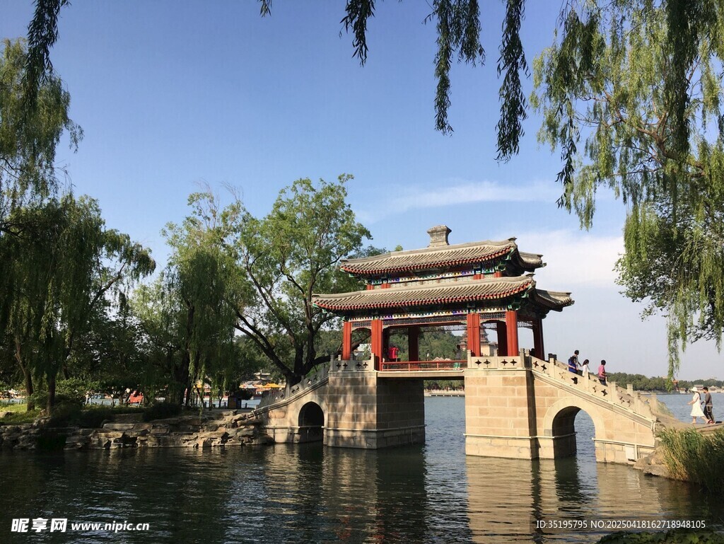 湖畔古亭美景