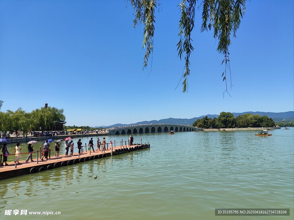湖畔栈桥风景