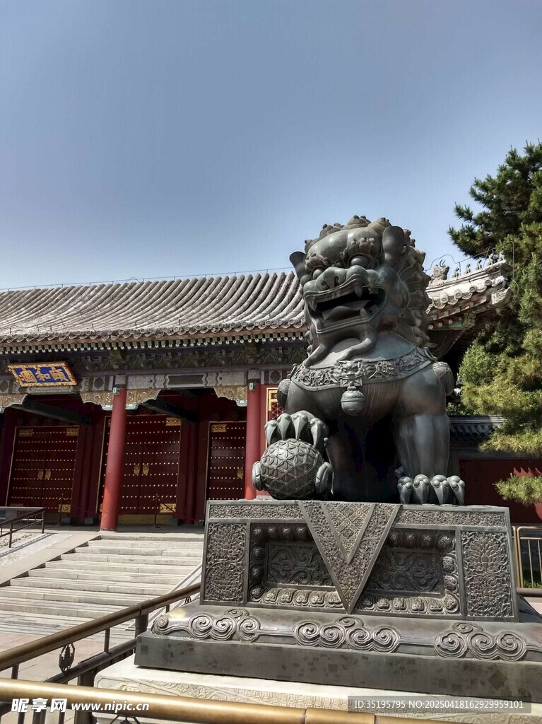 门前石狮子 中式传统建筑