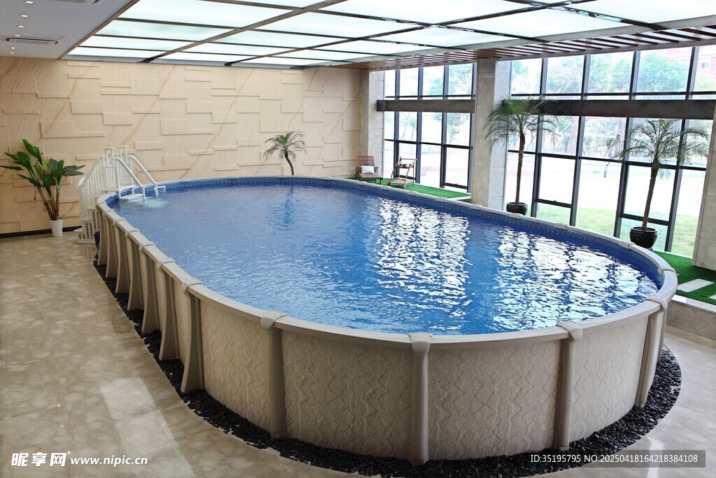 室内椭圆形家用游泳池